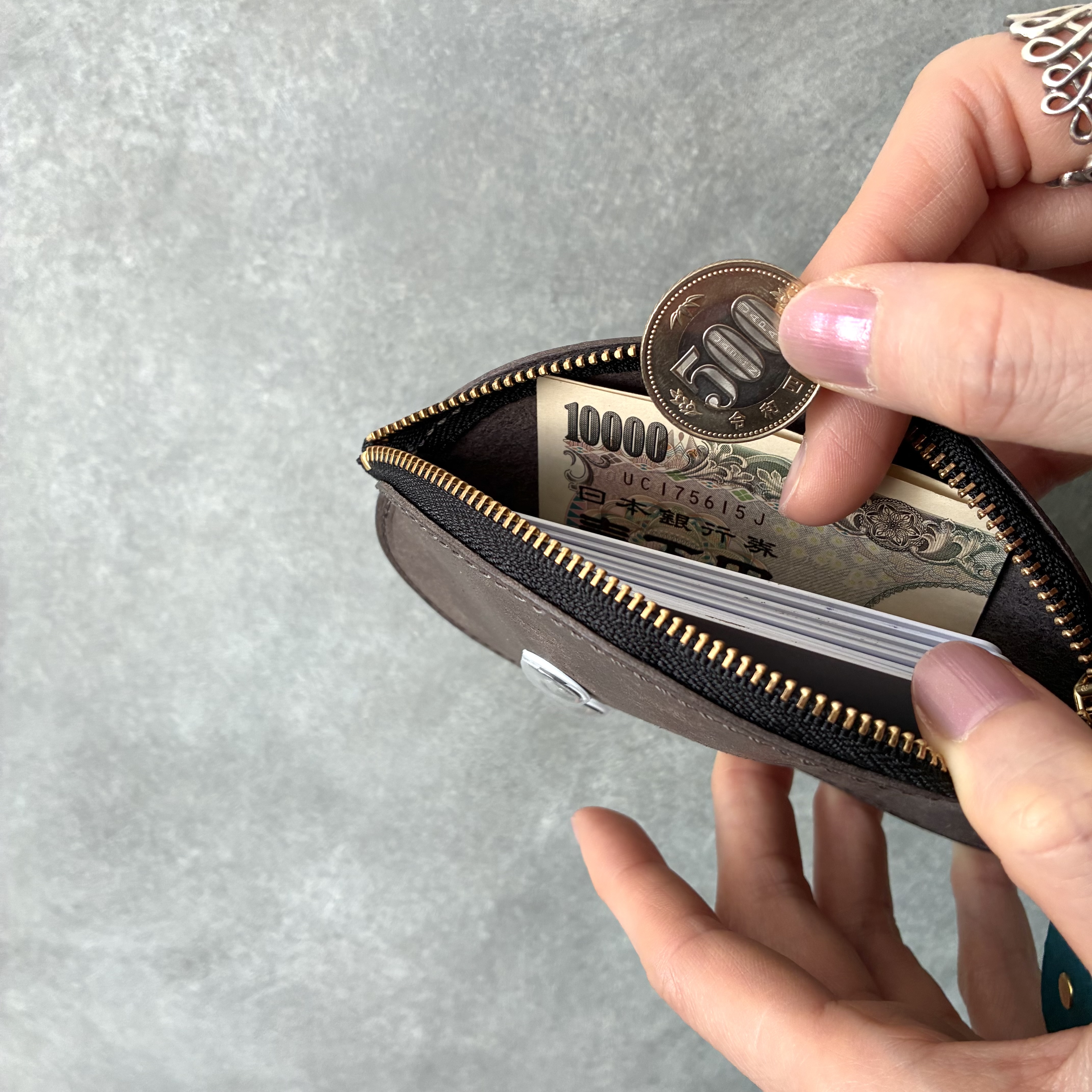 可愛いが止まらない!!上質お豆の薄型財布